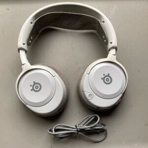SteelSeries Arctis Nova Wired Gaming Headset